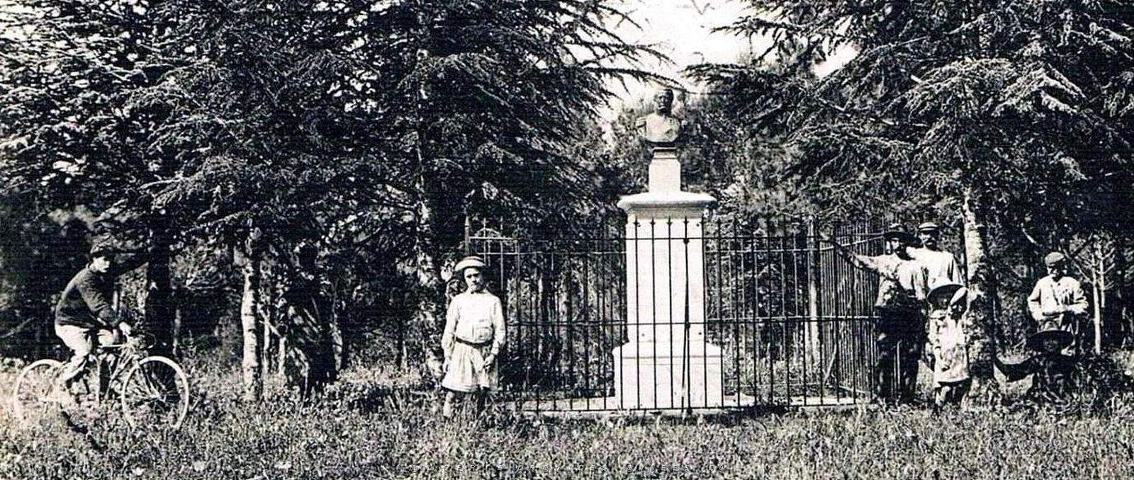 1148- Dely-Ibrahim - Statue du Duc Des Cars2.jpg